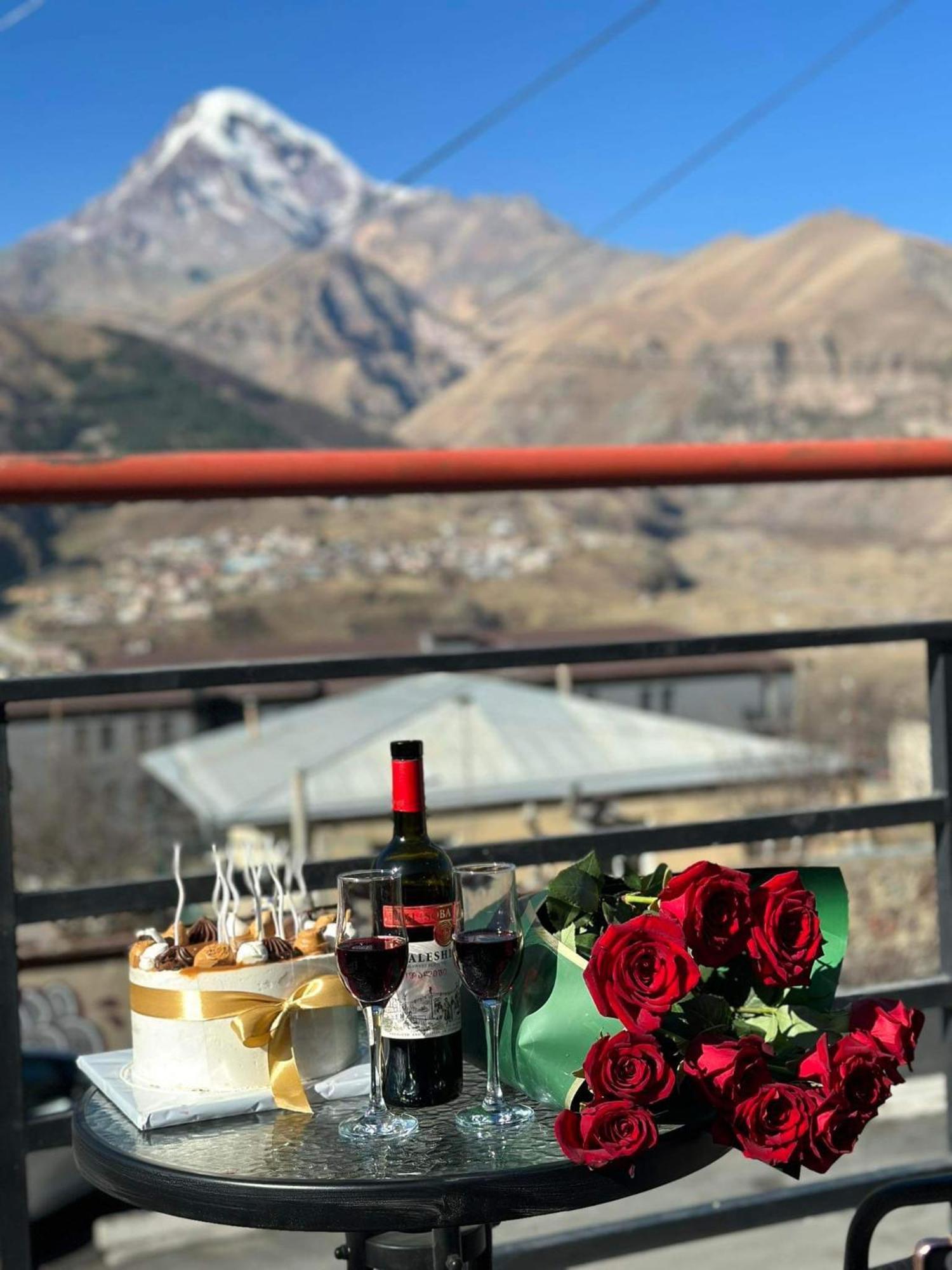 Mate'S Home Kazbegi Екстериор снимка